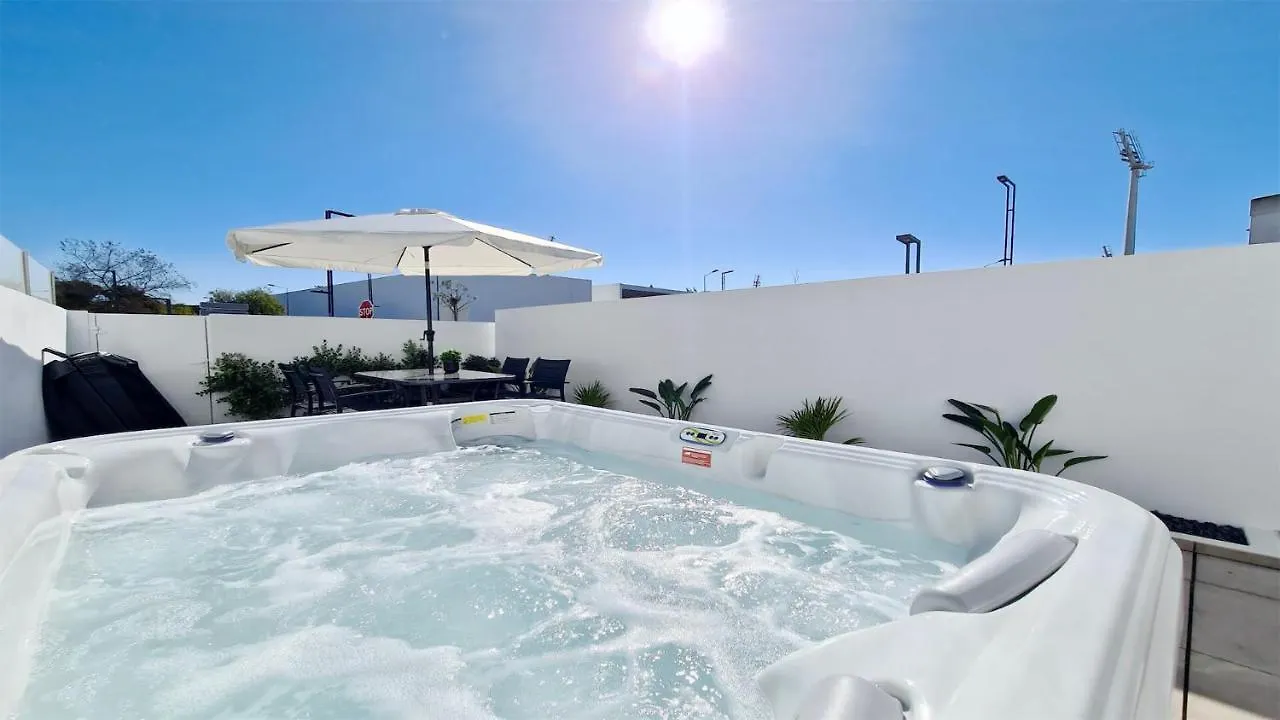 Marina Retreat - Cleverdetails, For 2 Adults And 2 Children, Jacuzzi, Near The Marina And The Beach Vilamoura