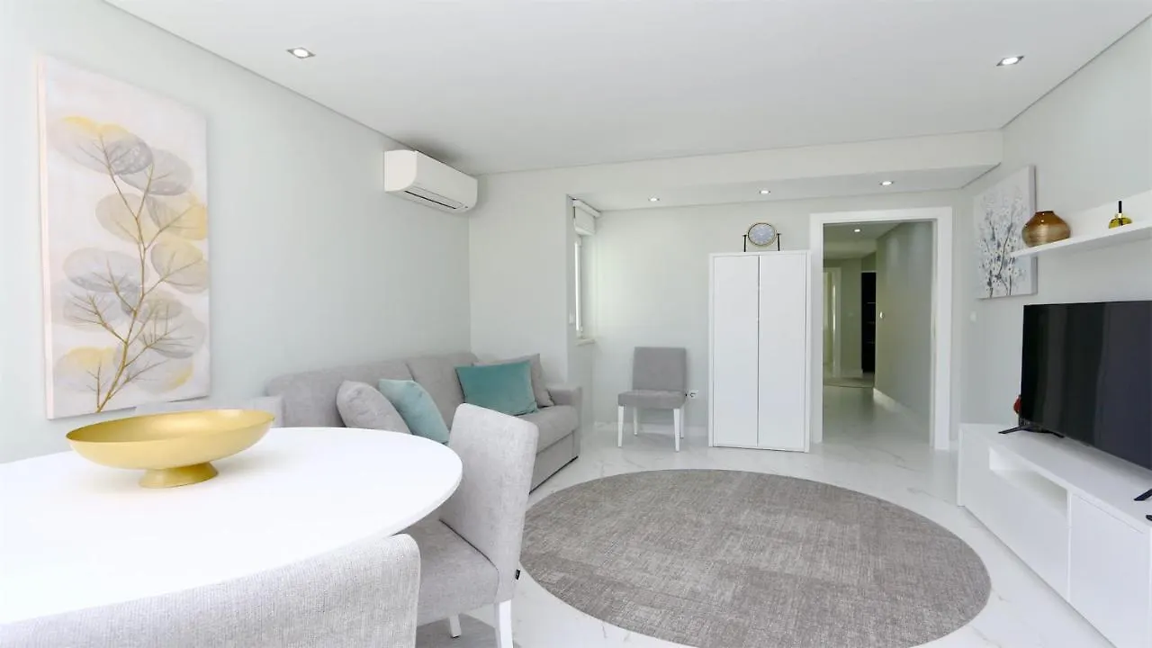 Apartment Marina Retreat - Cleverdetails, For 2 Adults And 2 Children, Jacuzzi, Near The Marina And The Beach Vilamoura